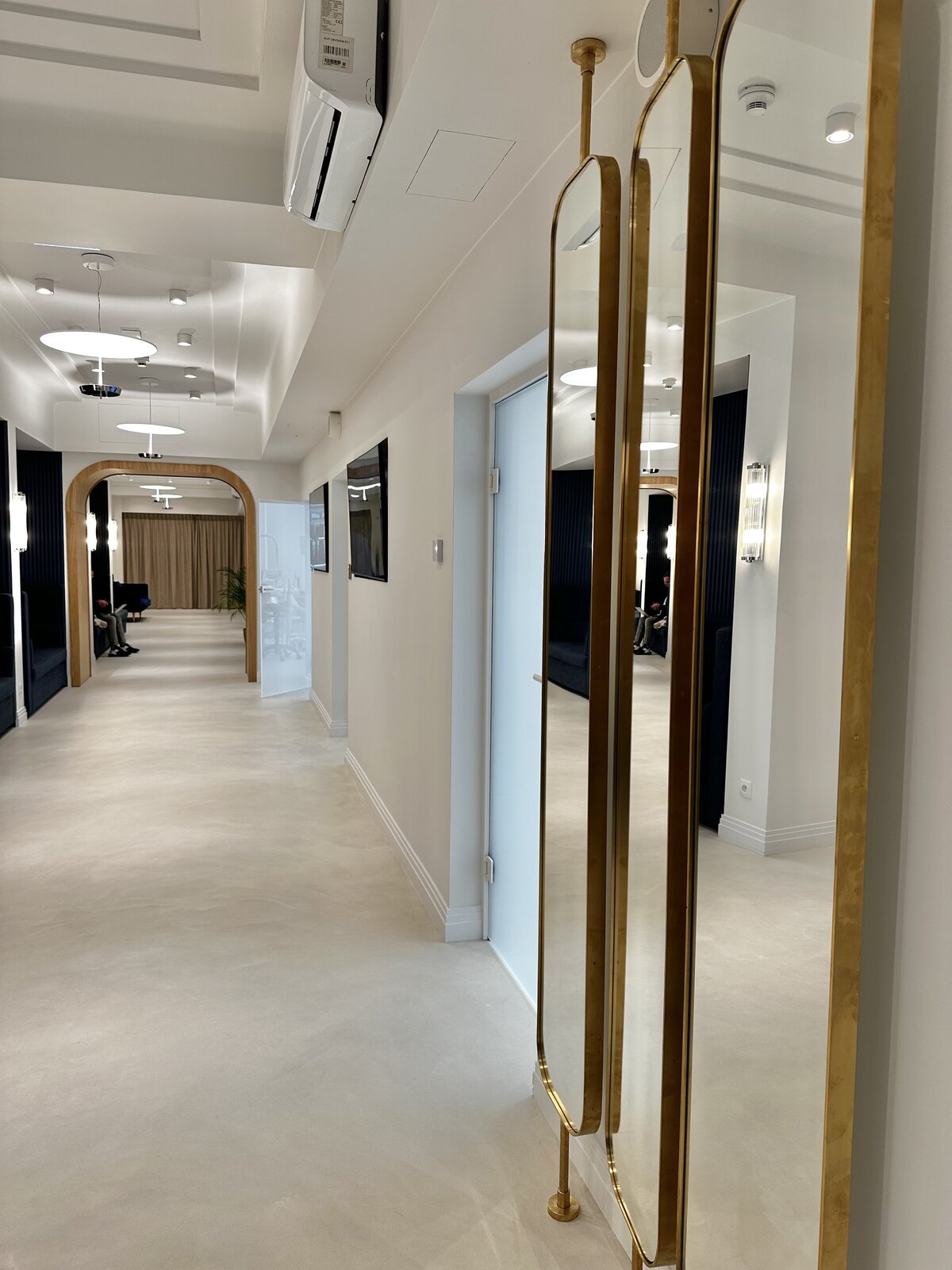 Korytarz kliniki Dental Fraternity Ochota